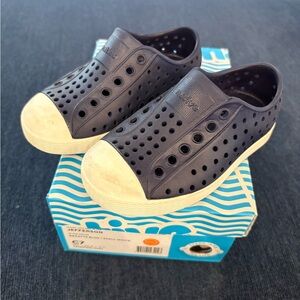 Native Kids Jefferson Water Shoes - Dark Blue and Off-White